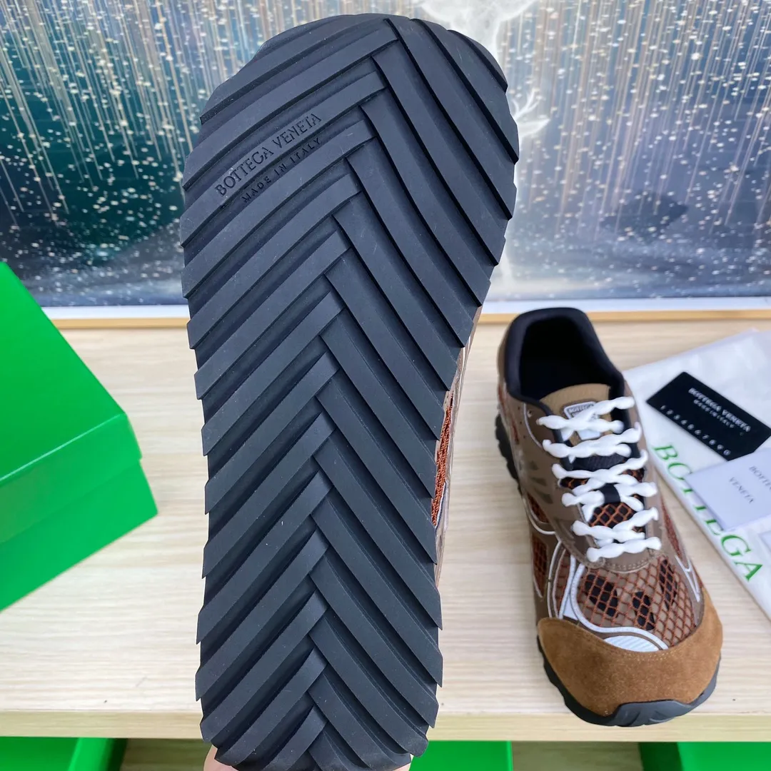 p620🐮🐮High-end version, the original 1:1 couple style new model is on the shelves🔥BV Orbit sneakers Wang Yibo's same style couple's Dad Runner sneakers, made of lightweight technical mesh fabric. Features a geometric patterned rubber outsole. The outsole is made of color-blocked TPU outsole. Size: women’s shoes 35-40, men’s shoes 39-45.